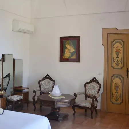 Villa Antique With An Enclosed Garden And Seaview Positano