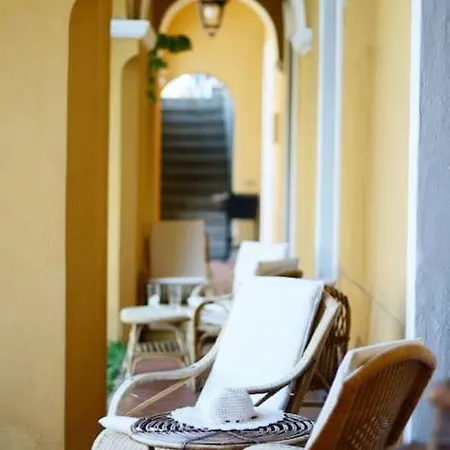 Antique With An Enclosed Garden And Seaview Positano