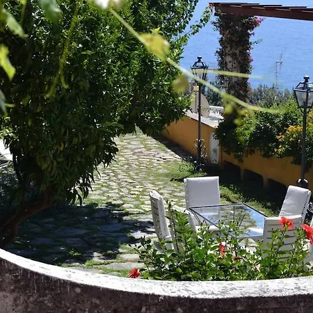 Antique With An Enclosed Garden And Seaview Villa Positano