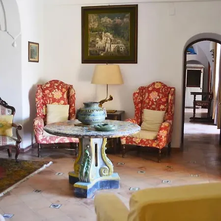 Villa Antique With An Enclosed Garden And Seaview