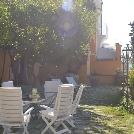 Antique With An Enclosed Garden And Seaview Positano