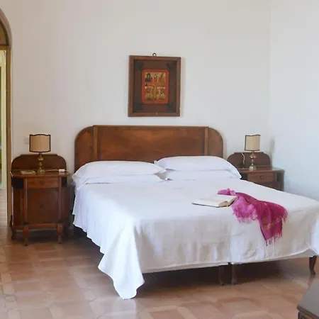 Villa Antique With An Enclosed Garden And Seaview Positano