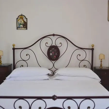 Antique With An Enclosed Garden And Seaview Positano